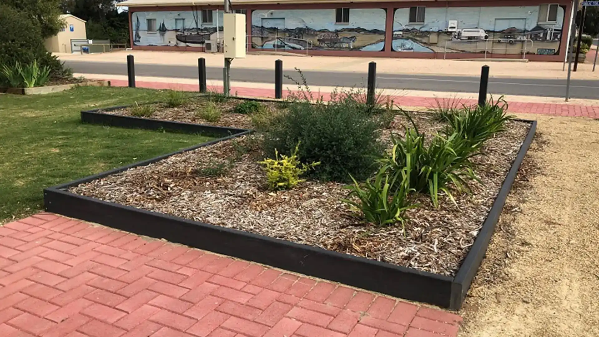 Garden & Path Edging APR Composites 08 8359 4999 Landscape Edging